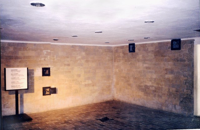 kl_dachau_block_x_gas_chamber